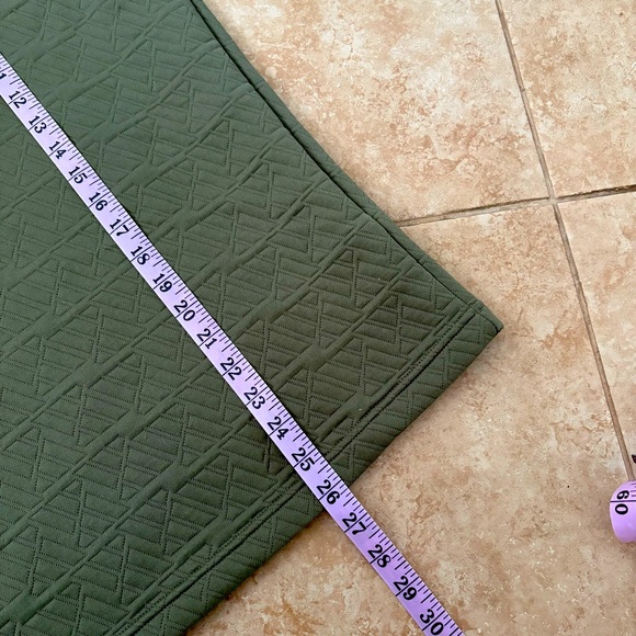 Adidas Olive Green half zip grid quilted logo graphic - Picture 9 of 10